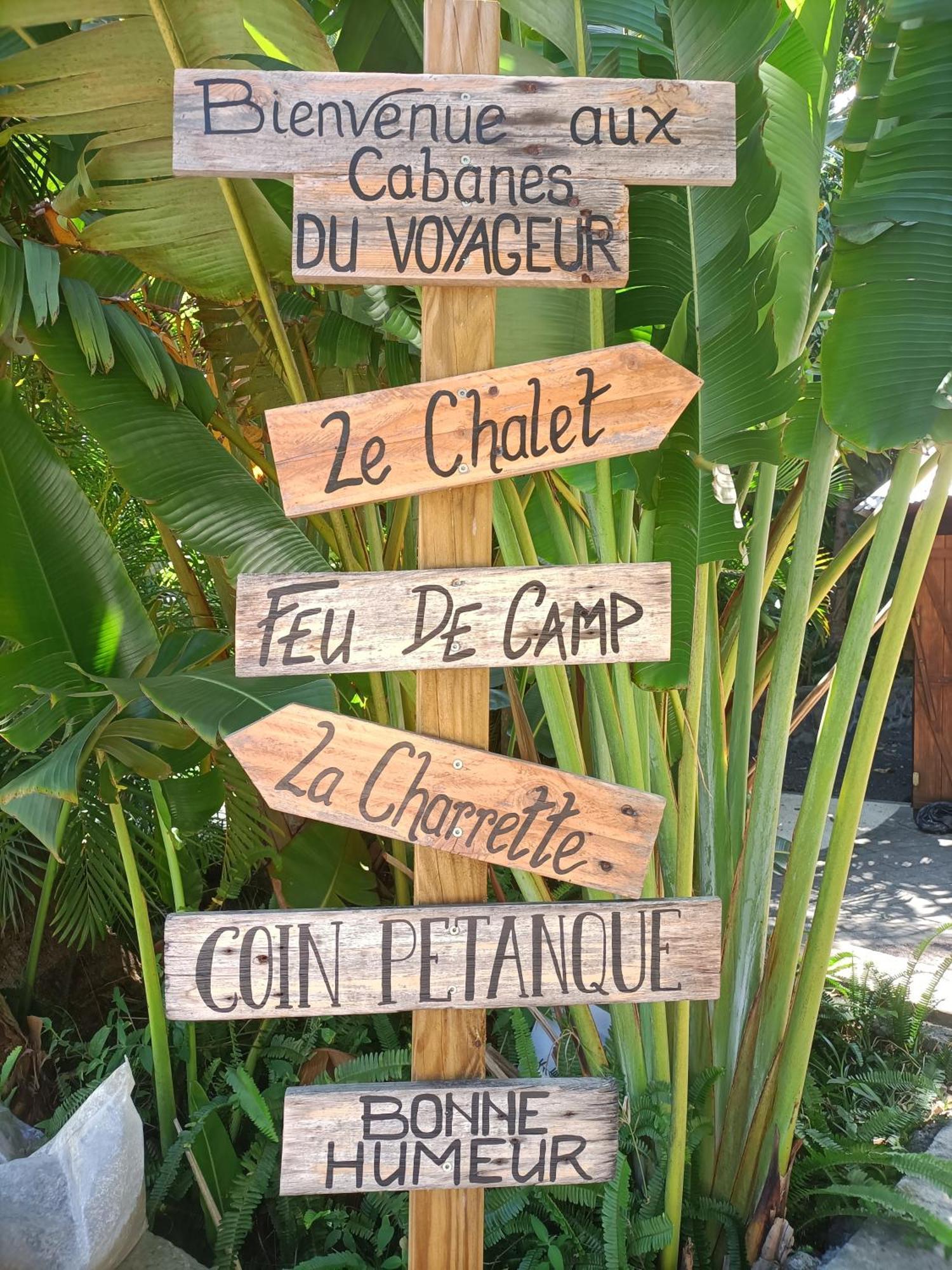 Les Cabanes Du Voyageur Sainte-Marie Esterno foto