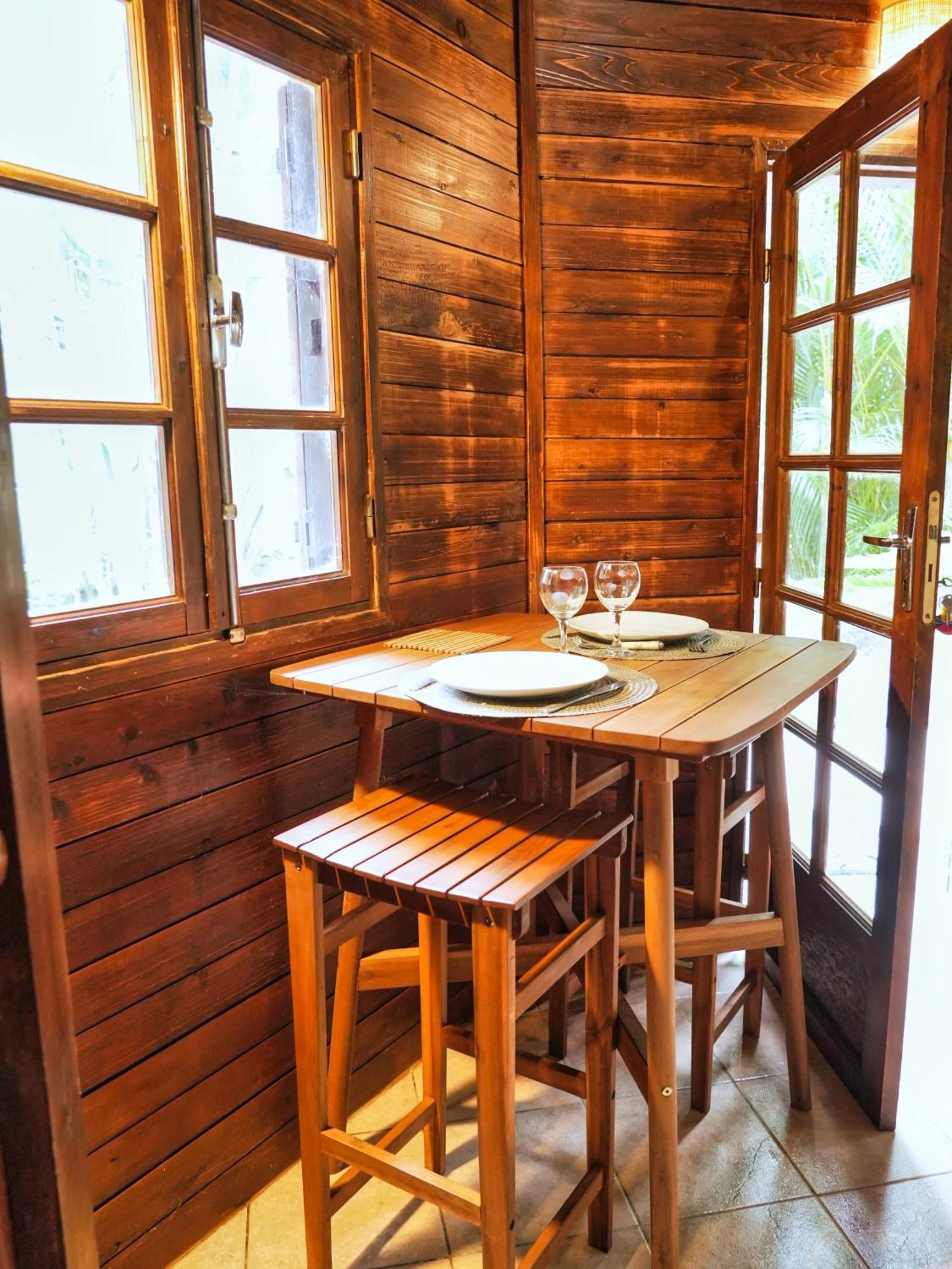 Les Cabanes Du Voyageur Sainte-Marie Esterno foto