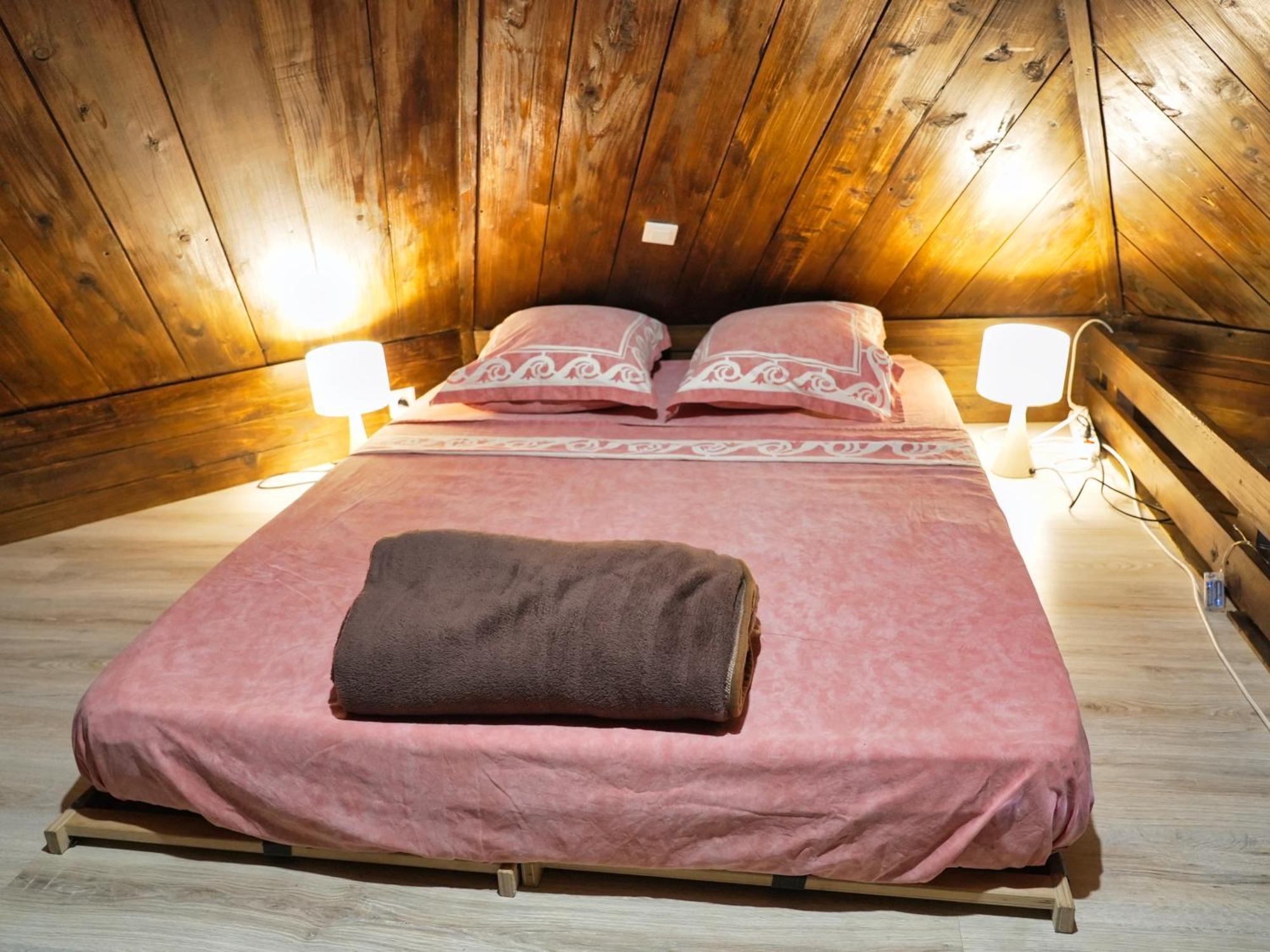 Les Cabanes Du Voyageur Sainte-Marie Esterno foto